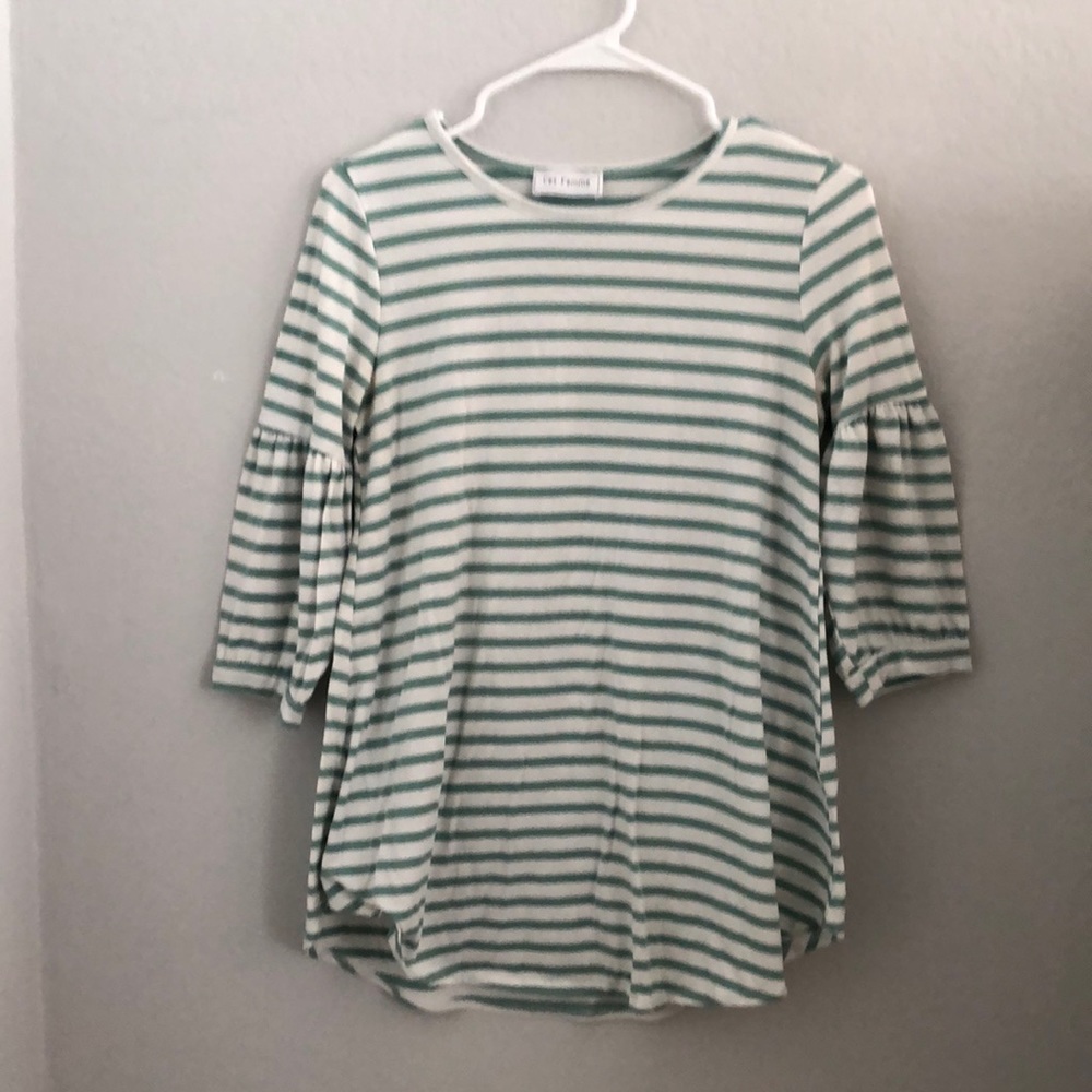 5/$25 🌼Green and white stripe dress with low flare sleeves